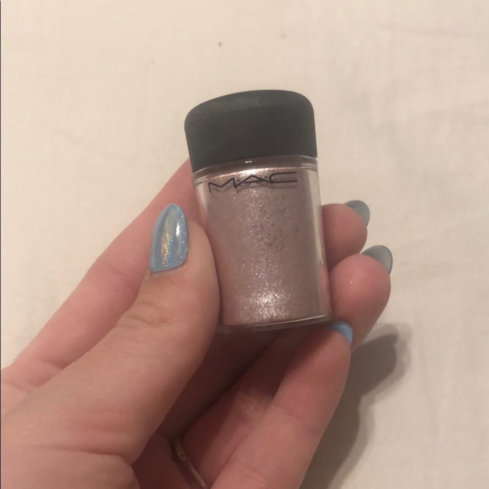 Eyeshadow pigment